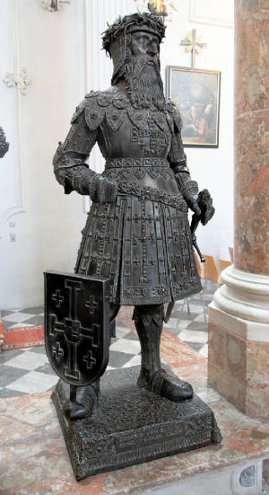 Godfrey-of-Bouillon-statue-Innsbruck-Austria.jpg